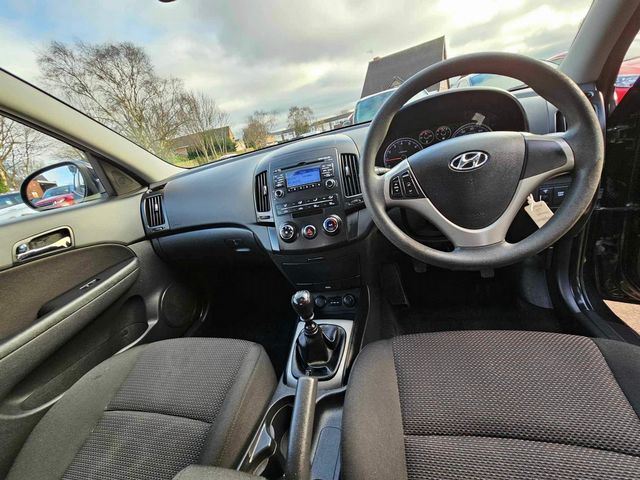 Hyundai i30 1.4 Comfort Euro 4 5dr (2009) - Picture 15