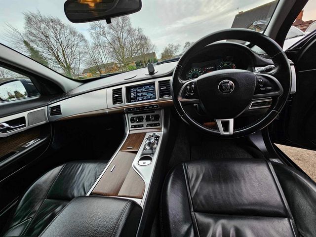 Jaguar XF 2.2d Luxury Sportbrake Auto Euro 5 (s/s) 5dr (2013) - Picture 16