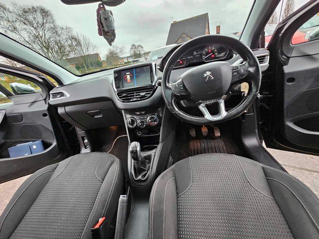 Peugeot 208 1.2 PureTech Allure Premium Euro 6 5dr (2017) - Picture 17