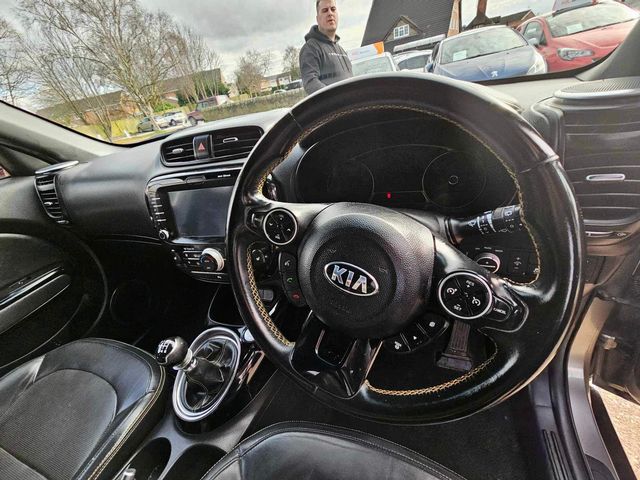 Kia Soul 1.6 CRDi Maxx Euro 5 5dr (2015) - Picture 8