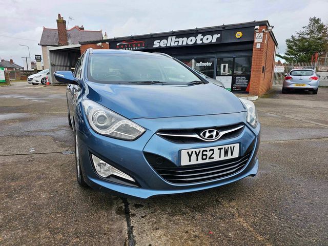 Hyundai i40 1.7 CRDi Blue Drive Style Euro 5 (s/s) 5dr (2012) - Picture 2