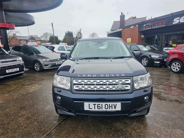 Land Rover Freelander 2 2.2 SD4 XS CommandShift 4WD Euro 5 5dr (2011) - Picture 4