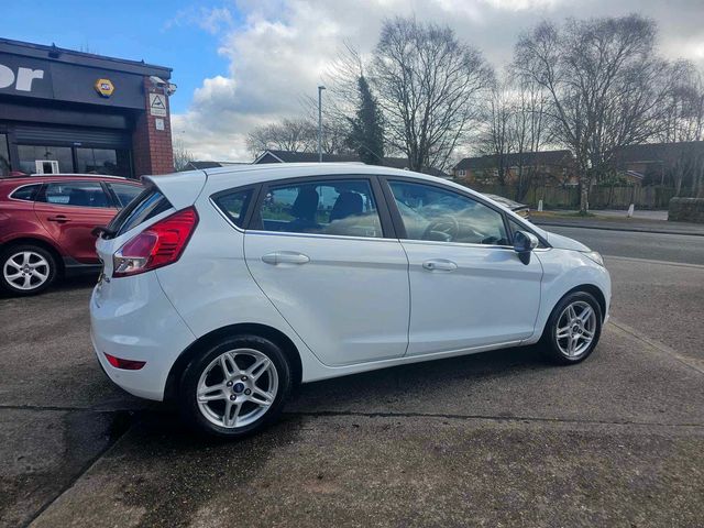 Ford Fiesta 1.0T EcoBoost Zetec Euro 5 (s/s) 5dr (2014) - Picture 9