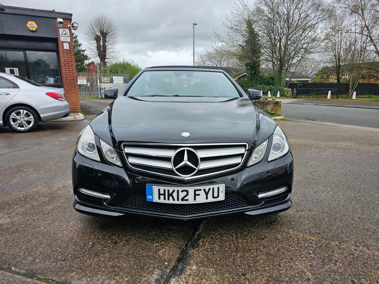 Mercedes-Benz E Class 1.8 E200 BlueEfficiency Sport Cabriolet G-Tronic+ Euro 5 (s/s) 2dr - Picture 2 of 19