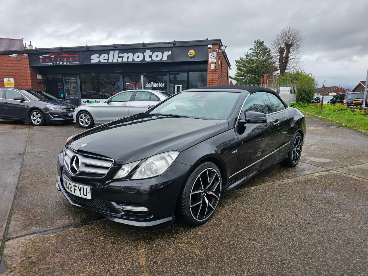 Mercedes-Benz E Class 1.8 E200 BlueEfficiency Sport Cabriolet G-Tronic+ Euro 5 (s/s) 2dr - Picture 4 of 19