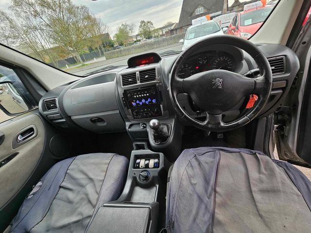 Peugeot Expert 2.0 HDi L2 H2 4dr (2009) - Picture 16