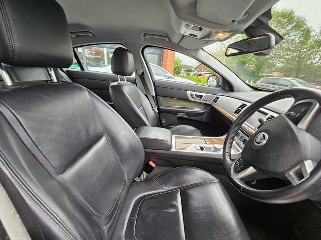 Jaguar XF 3.0d V6 Premium Luxury Auto Euro 5 (s/s) 4dr (2013) - Picture 13