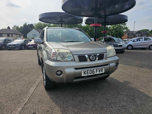 Nissan X-Trail 2.2 dCi Columbia 5dr (2006) - Picture 2