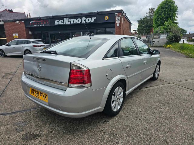 Vauxhall Vectra 1.9 CDTi Design 5dr (2008) - Picture 9