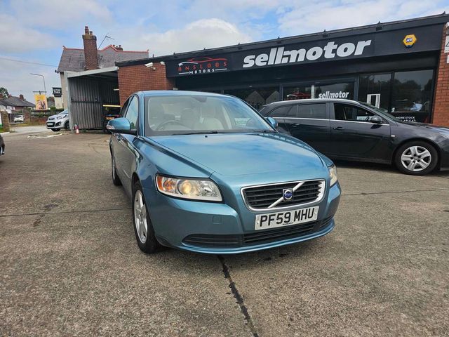 Volvo S40 2.0D S Euro 4 4dr (2010) - Picture 2