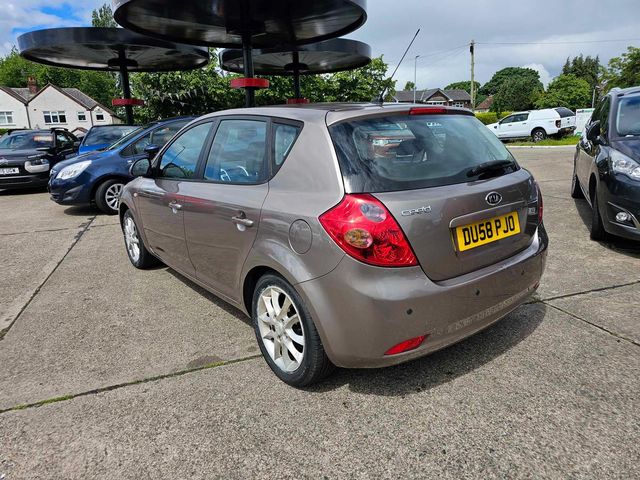 Kia Ceed 1.6 LS 5dr (2008) - Picture 8