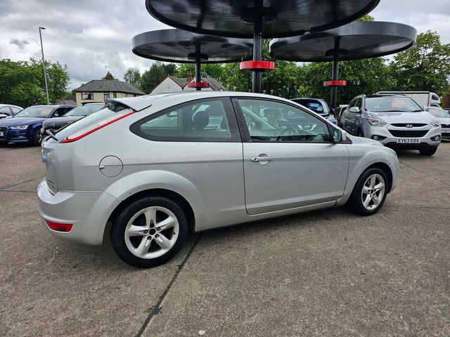 Ford Focus 1.6 Zetec S 3dr (2009) - Picture 10