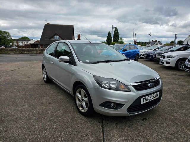 Ford Focus 1.6 Zetec S 3dr (2009) - Picture 12