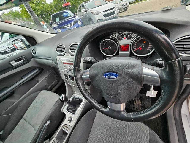 Ford Focus 1.6 Zetec S 3dr (2009) - Picture 14