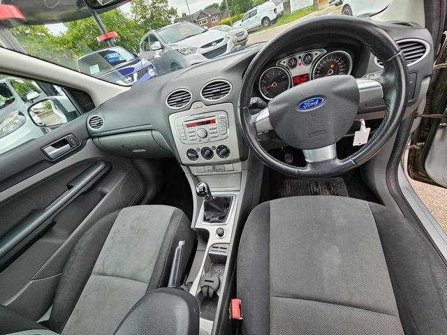 Ford Focus 1.6 Zetec S 3dr (2009) - Picture 15