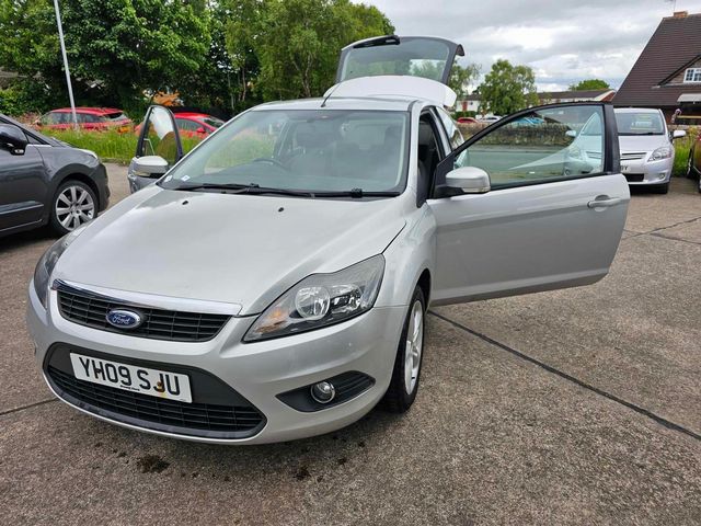 Ford Focus 1.6 Zetec S 3dr (2009) - Picture 17