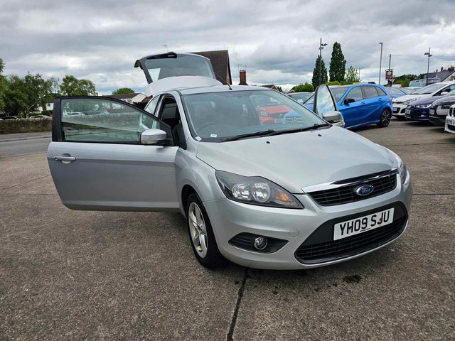 Ford Focus 1.6 Zetec S 3dr (2009) - Picture 19