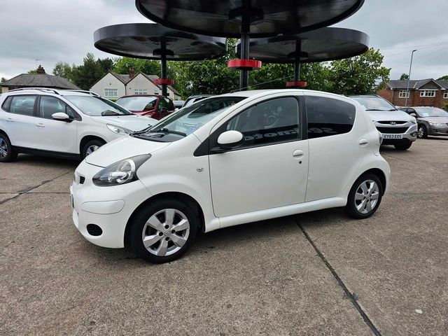 Toyota AYGO 1.0 VVT-i Go Euro 5 5dr (2011) - Picture 5