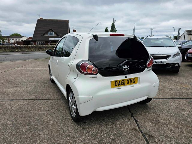 Toyota AYGO 1.0 VVT-i Go Euro 5 5dr (2011) - Picture 8