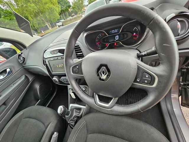 Renault Captur 1.5 dCi ENERGY Iconic Euro 6 (s/s) 5dr (2019) - Picture 15