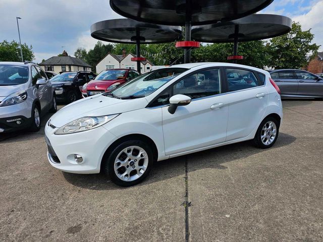 Ford Fiesta 1.25 Zetec 5dr (2012) - Picture 23