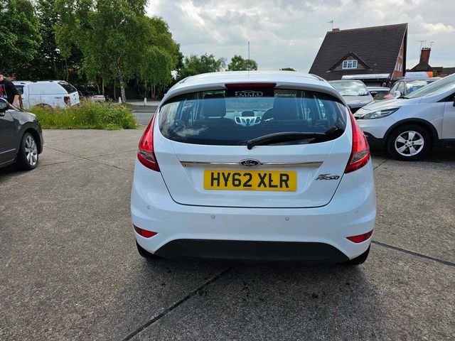 Ford Fiesta 1.25 Zetec 5dr (2012) - Picture 3