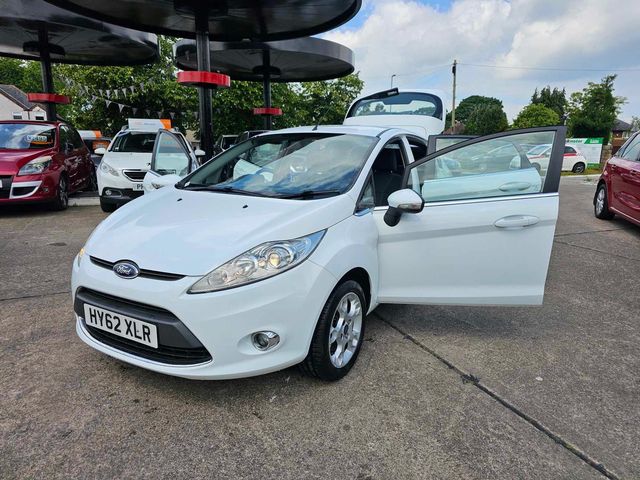 Ford Fiesta 1.25 Zetec 5dr (2012) - Picture 4