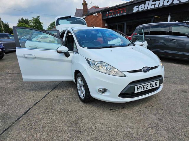 Ford Fiesta 1.25 Zetec 5dr (2012) - Picture 5