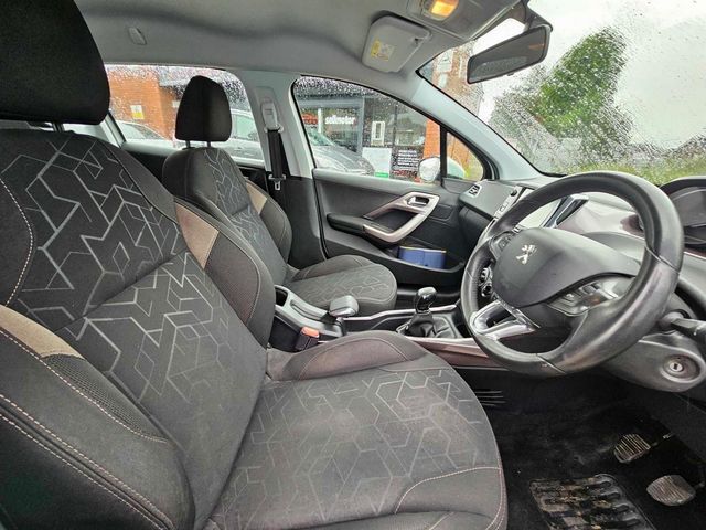 Peugeot 2008 1.4 HDi Active Euro 5 5dr (2014) - Picture 6