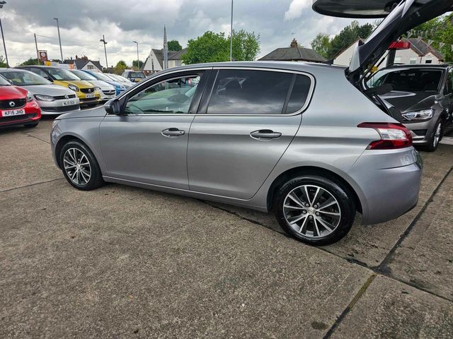 Peugeot 308 1.6 BlueHDi Allure Euro 6 (s/s) 5dr (2016) - Picture 6