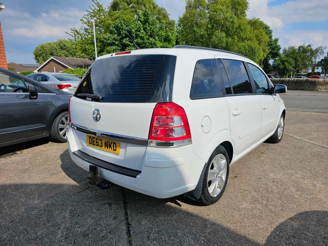 Vauxhall Zafira 1.6 16V Exclusiv Euro 5 5dr (2013) - Picture 18