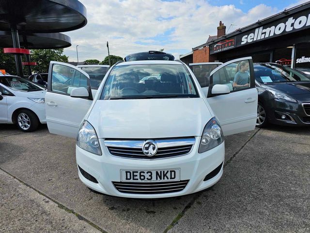 Vauxhall Zafira 1.6 16V Exclusiv Euro 5 5dr (2013) - Picture 2