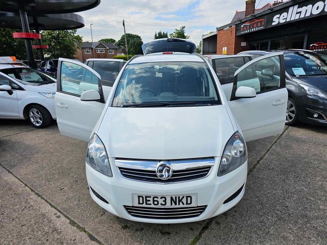 Vauxhall Zafira 1.6 16V Exclusiv Euro 5 5dr (2013) - Picture 3