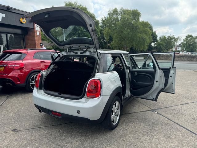 MINI Hatch 1.5 Cooper D Euro 6 (s/s) 5dr (2017) - Picture 23