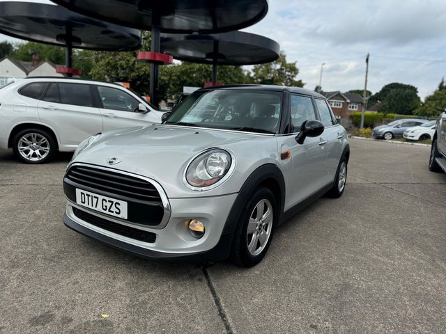 MINI Hatch 1.5 Cooper D Euro 6 (s/s) 5dr (2017) - Picture 4