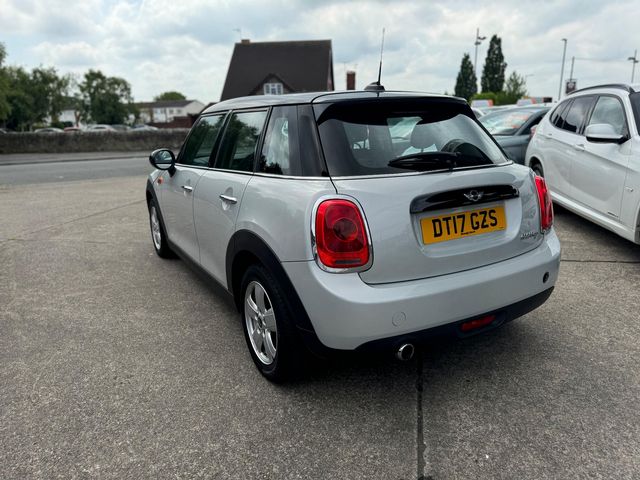 MINI Hatch 1.5 Cooper D Euro 6 (s/s) 5dr (2017) - Picture 6