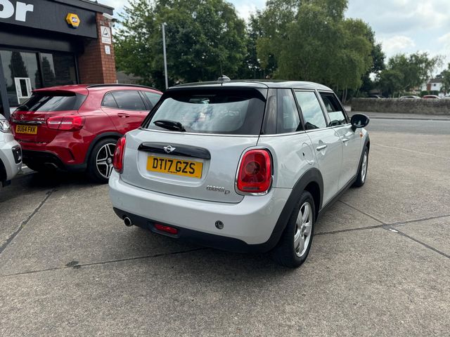 MINI Hatch 1.5 Cooper D Euro 6 (s/s) 5dr (2017) - Picture 8