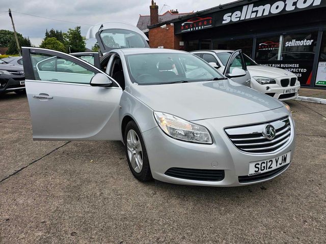 Vauxhall Insignia 1.8 16V Exclusiv Euro 5 5dr (2012) - Picture 10