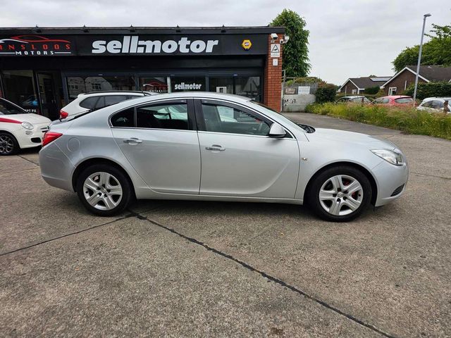 Vauxhall Insignia 1.8 16V Exclusiv Euro 5 5dr (2012) - Picture 12