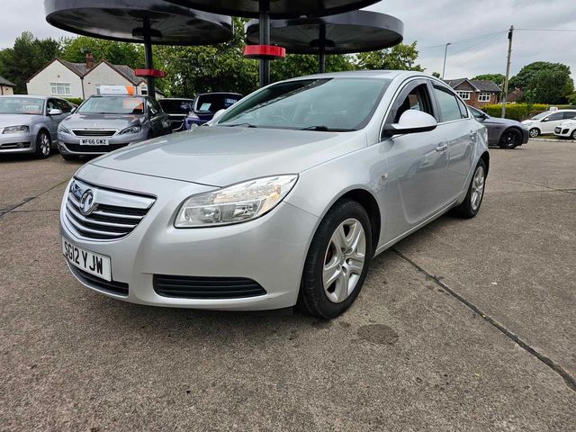 Vauxhall Insignia 1.8 16V Exclusiv Euro 5 5dr (2012) - Picture 2