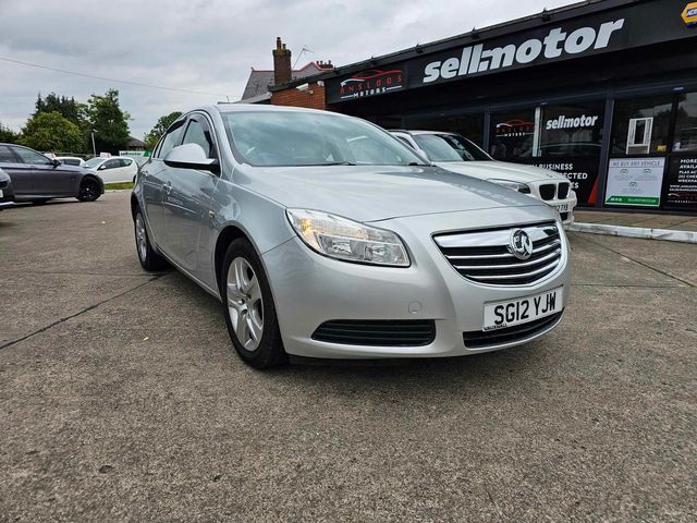 Vauxhall Insignia 1.8 16V Exclusiv Euro 5 5dr (2012) - Picture 4