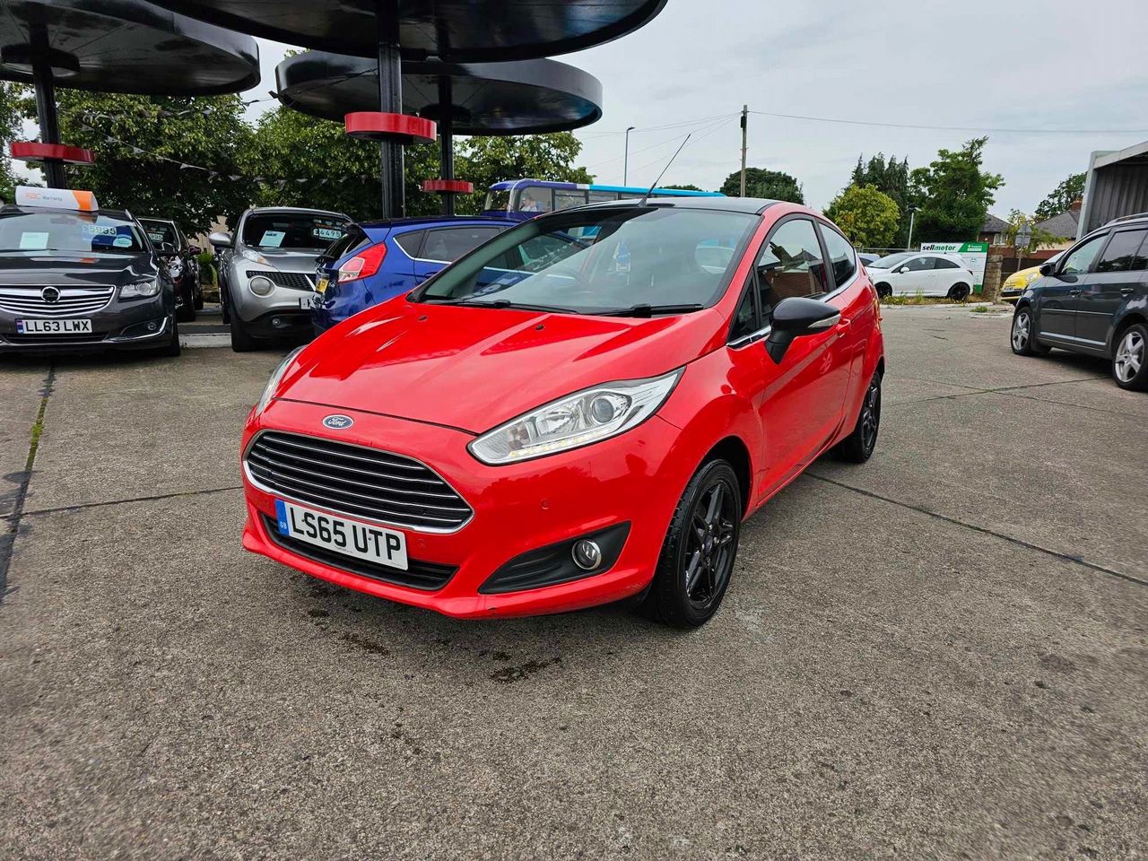 Ford Fiesta 1.0T EcoBoost Zetec Euro 6 (s/s) 3dr - Picture 4 of 22