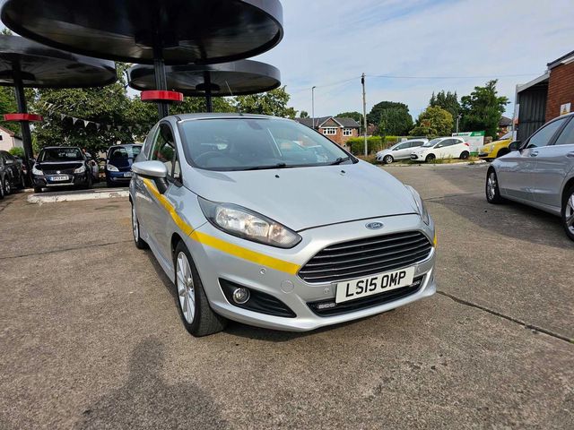 Ford Fiesta Van 1.5 TDCi Panel Van 3dr (2015) - Picture 2