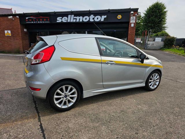 Ford Fiesta Van 1.5 TDCi Panel Van 3dr (2015) - Picture 11