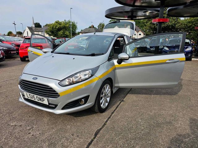 Ford Fiesta Van 1.5 TDCi Panel Van 3dr (2015) - Picture 17