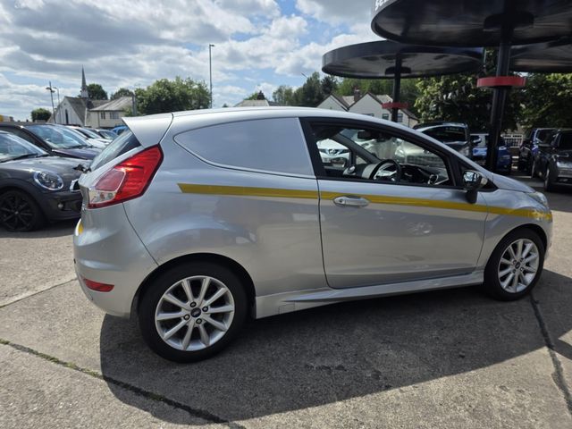 Ford Fiesta Van 1.5 TDCi Panel Van 3dr (2015) - Picture 11