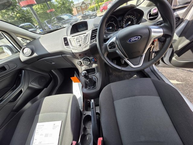 Ford Fiesta Van 1.5 TDCi Panel Van 3dr (2015) - Picture 14