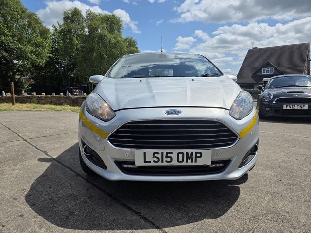 Ford Fiesta Van 1.5 TDCi Panel Van 3dr (2015) - Picture 2