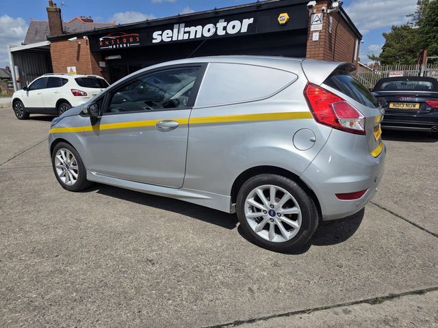 Ford Fiesta Van 1.5 TDCi Panel Van 3dr (2015) - Picture 3
