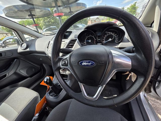 Ford Fiesta Van 1.5 TDCi Panel Van 3dr (2015) - Picture 9